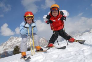 Обучение катанию на горных лыжах и сноуборде